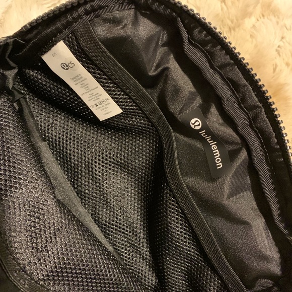 Everywhere Belt Bag - Black - Picture 4 of 6